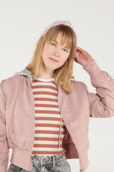 CHAQUETA CON CAPOTA REMOVIBLE