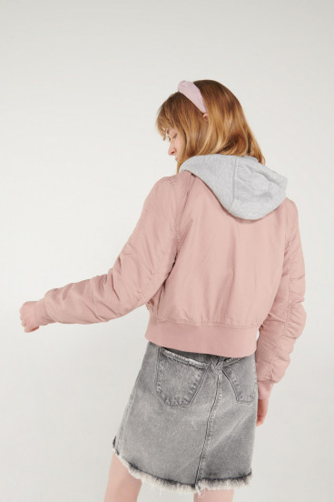 CHAQUETA CON CAPOTA REMOVIBLE