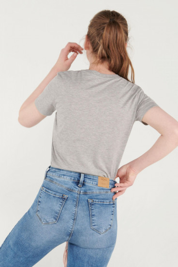 CAMISETA CUELLO REDONDO ESTAMPADA