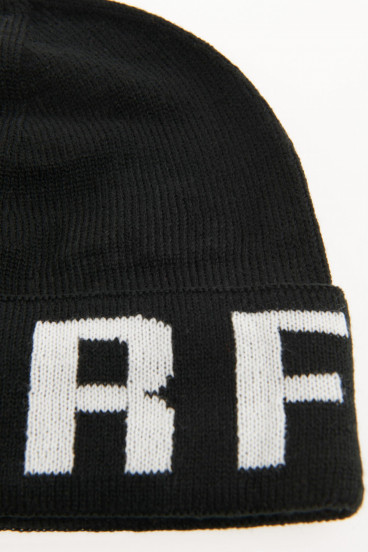 GORRO UNICOLOR CON MENSAJE