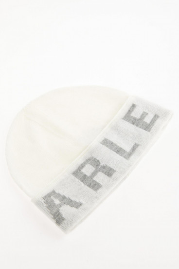 GORRO UNICOLOR CON MENSAJE