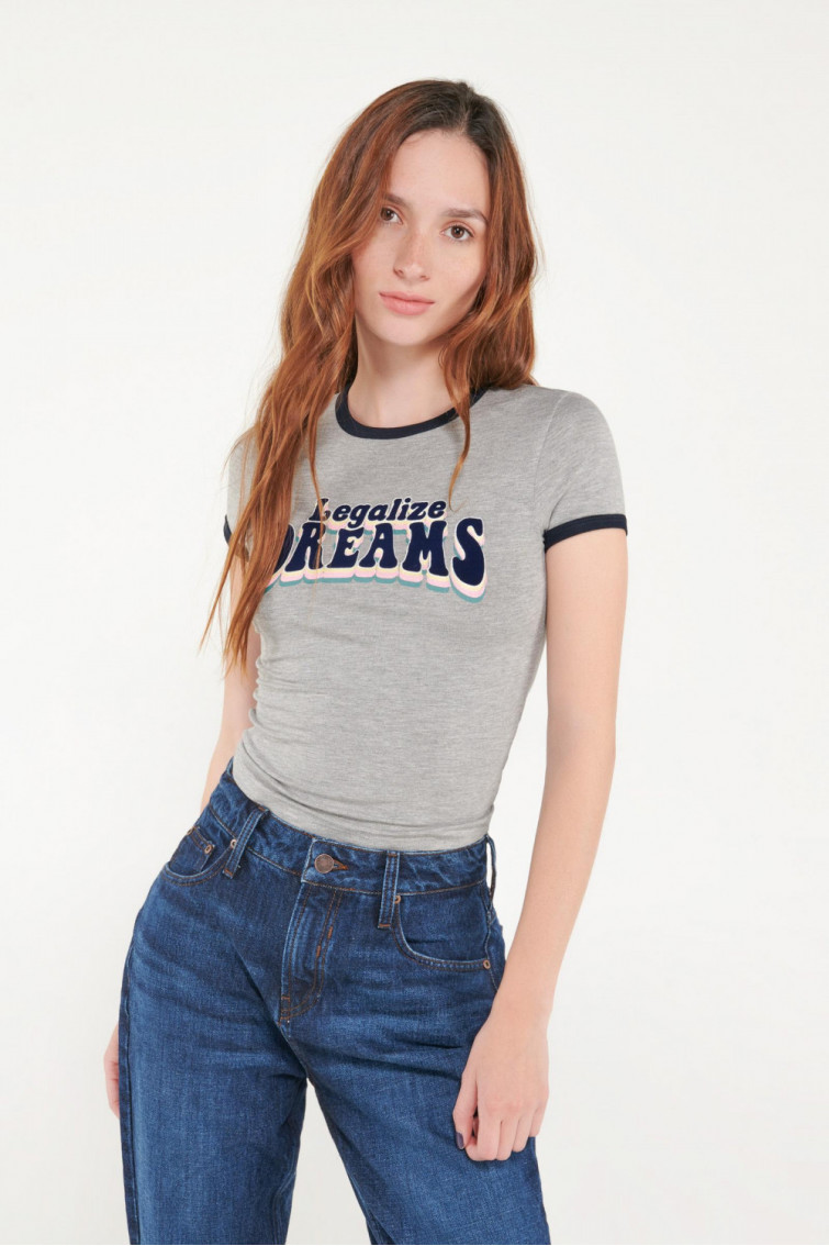 CAMISETA CUELLO EN CONTRASTE