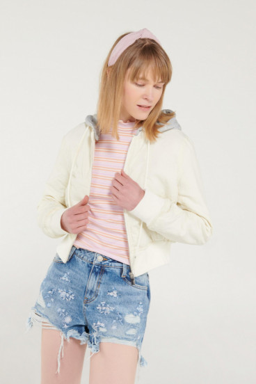 CHAQUETA CON CAPOTA REMOVIBLE