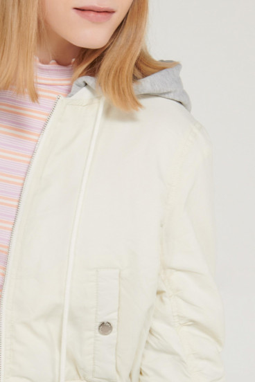 chaqueta-con-capota-removible