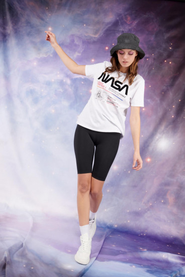 Camiseta cuello redondo manga corta, con estampado de la nasa