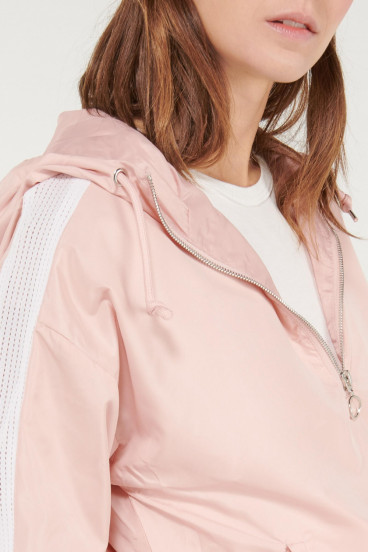 chaqueta-liviana-con-capota