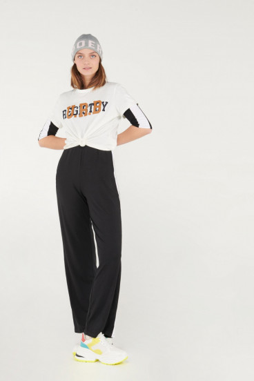 Camiseta cuello redondo, manga corta con estampado