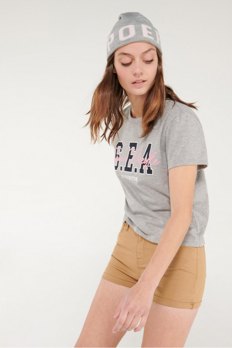 Camiseta manga corta con estampado college