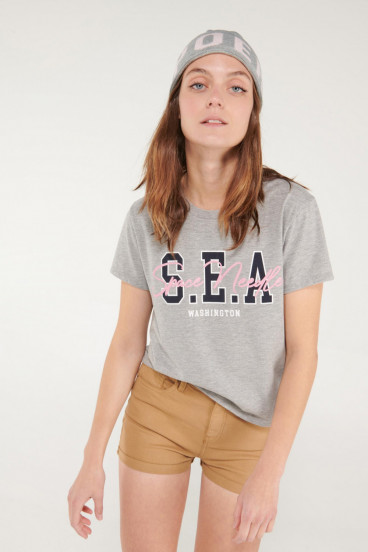 Camiseta manga corta con estampado college