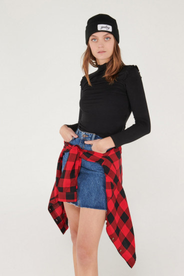 Camiseta cuello alto, manga larga unicolor con arandela en hombro