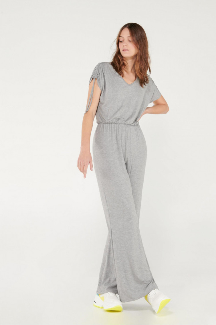 Pantalón enterizo unicolor, escote cruzado