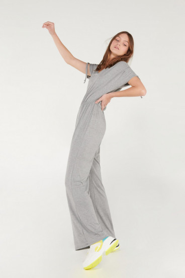 Pantalón enterizo unicolor, escote cruzado