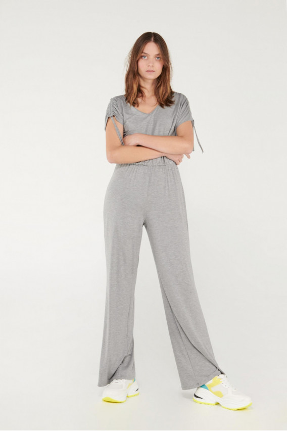 Pantalón enterizo unicolor, escote cruzado
