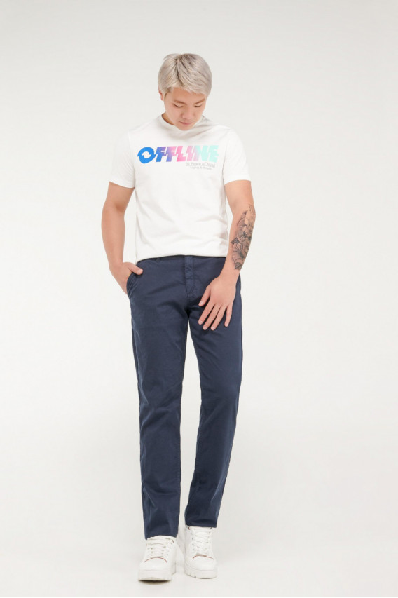Pantalón unicolor tipo chino slim
