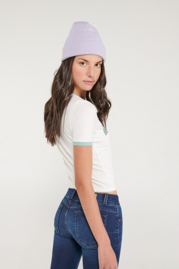Camiseta cuello redondo, manga corta,puño en contraste, estampada