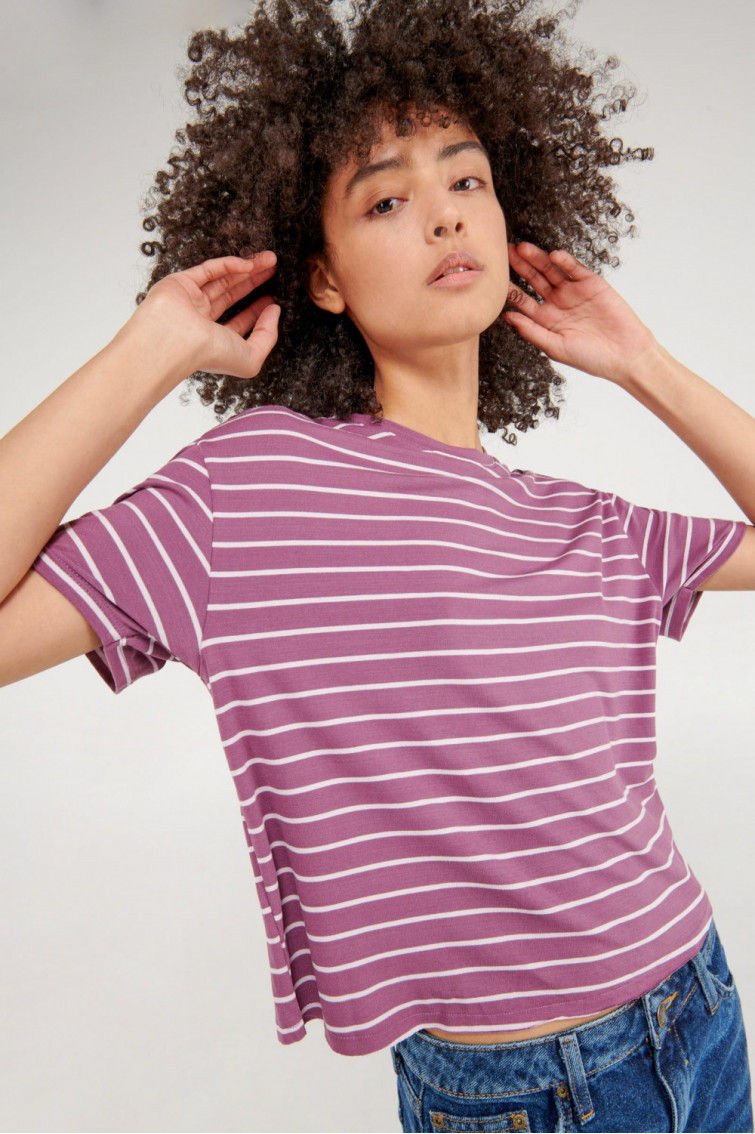 Camiseta básica, manga corta.