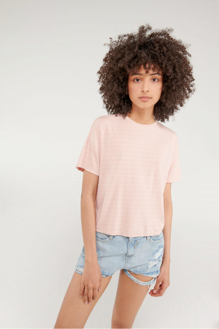 Camiseta básica, manga corta.