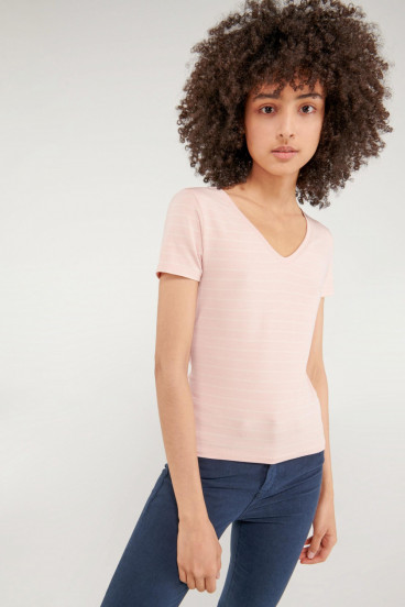 Camiseta básica, manga corta con cuello en V.