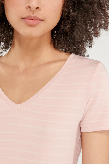 camiseta-basica-manga-corta-con-cuello-en-v