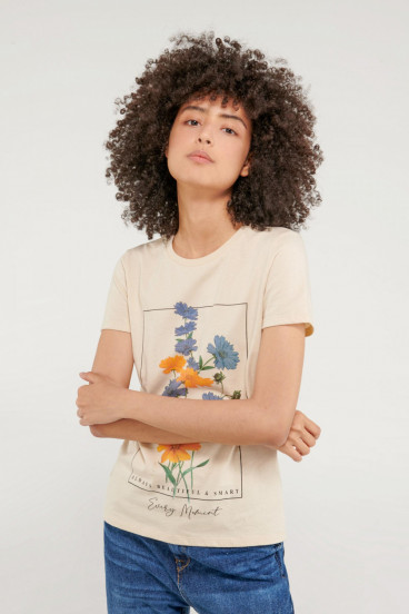 Camiseta básica, cuello redondo, estampada.