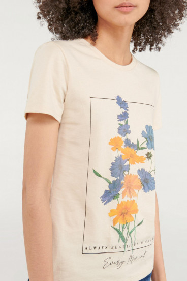 Camiseta básica, cuello redondo, estampada.