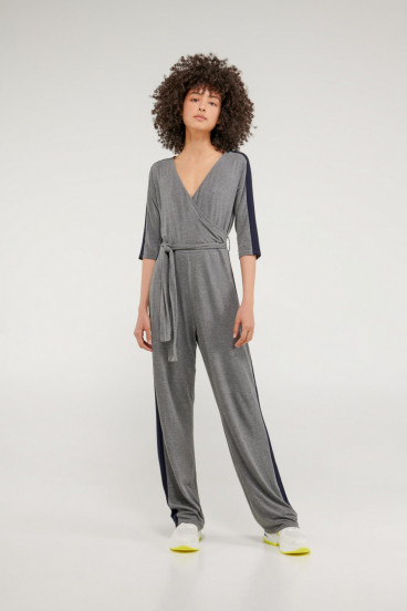 Enterizo manga ¾ con tiras para amarrar en cintura.