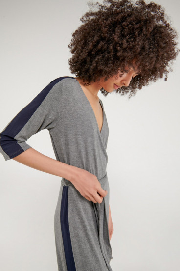 Enterizo manga ¾ con tiras para amarrar en cintura.