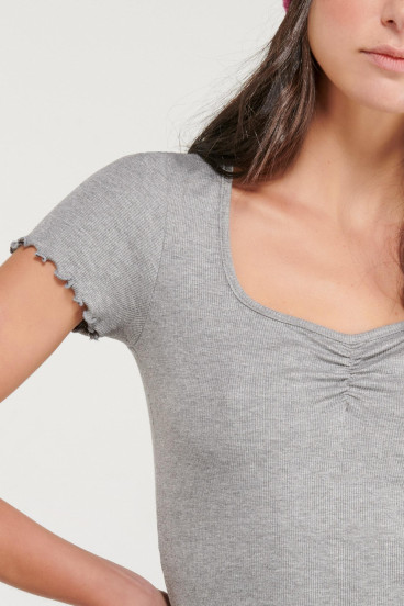 camiseta-cuello-en-v