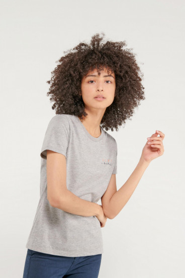 Camiseta cuello redondo, manga corta con estampado loungewear.