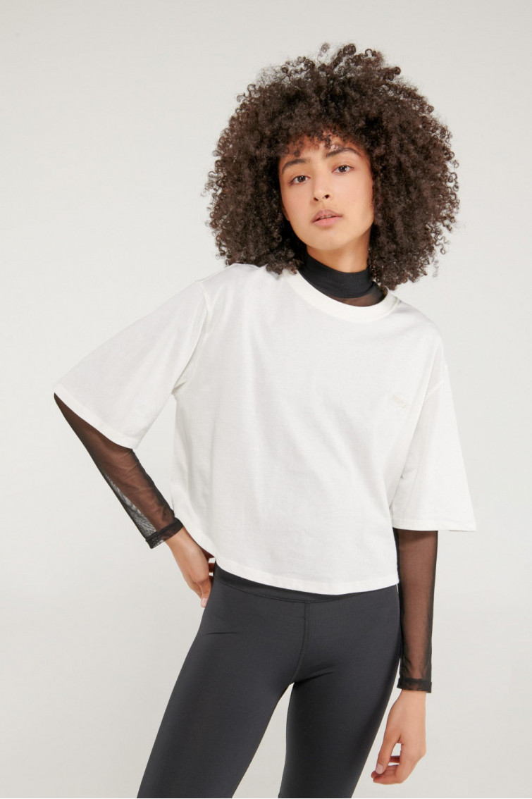 Camiseta manga corta con estampado en frente.