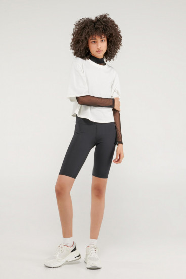 Camiseta manga corta con estampado en frente.