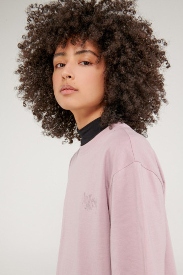 Camiseta manga corta con estampado en frente.