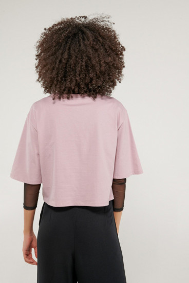 Camiseta manga corta con estampado en frente.