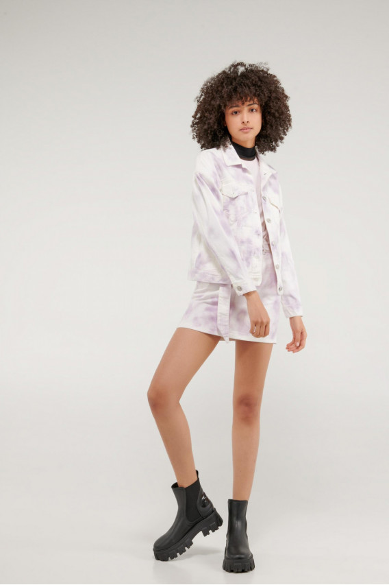 Camiseta cuello redondo, manga corta con estampado loungewear.