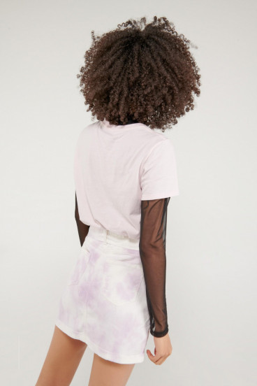 Camiseta cuello redondo, manga corta con estampado loungewear.