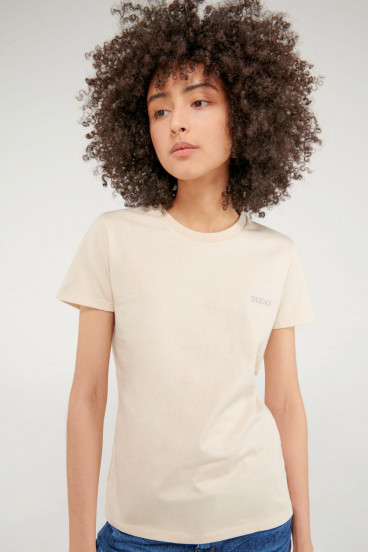 Camiseta cuello redondo, manga corta con estampado loungewear.