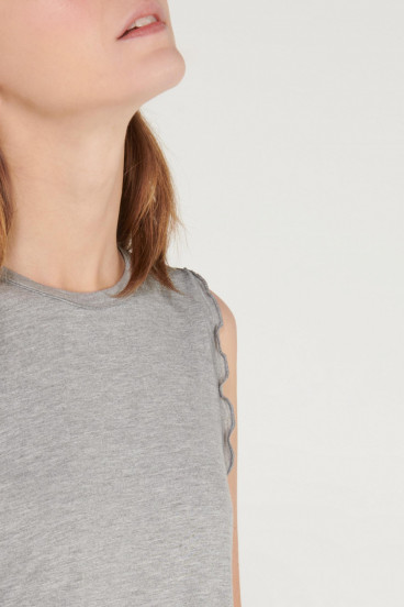 camiseta-esqueleto-cuello-redondo-con-arandela-unicolor-young