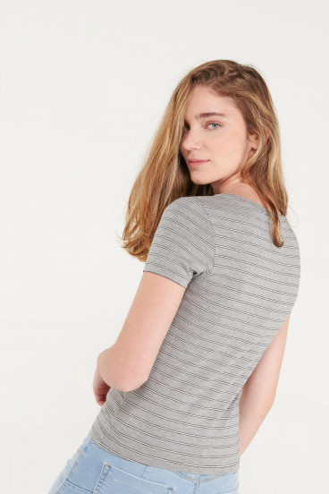 Camiseta básica, manga corta con cuello en V