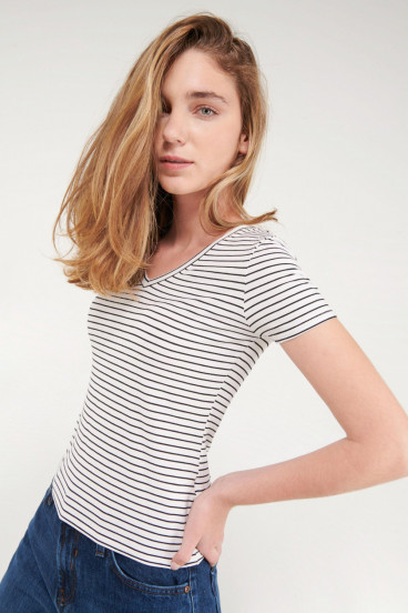 Camiseta básica, manga corta con cuello en V