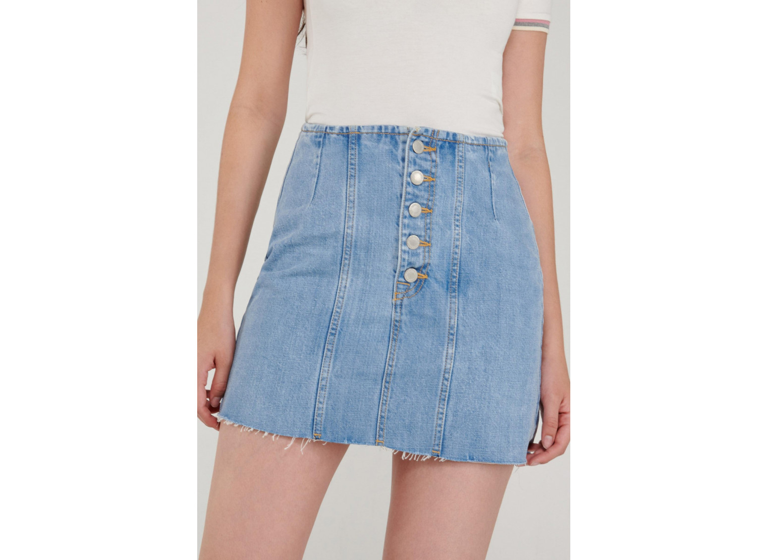 Falda corta denim con botones