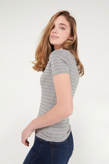 Camiseta básica, manga corta con cuello en V