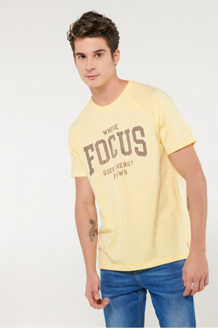 Camiseta manga corta moda con estampado en frente.