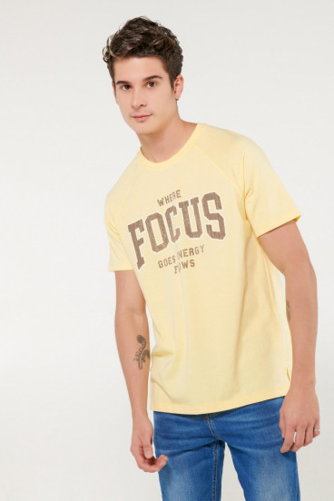 Camiseta manga corta moda con estampado en frente.