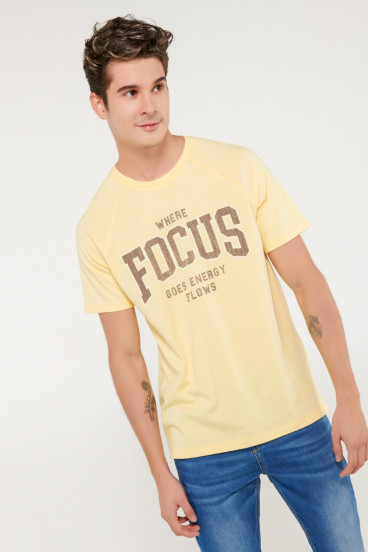 Camiseta manga corta moda con estampado en frente.