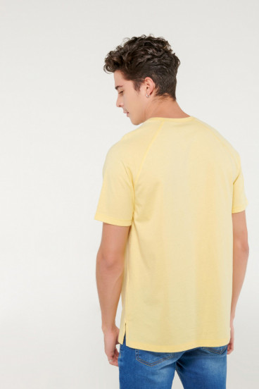 Camiseta manga corta moda con estampado en frente.