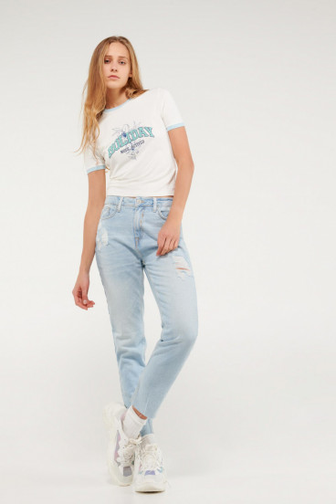 Camiseta cuello redondo, manga corta con puño en contraste, con estampado