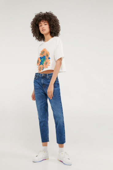 Camiseta manga corta con estampado en frente.