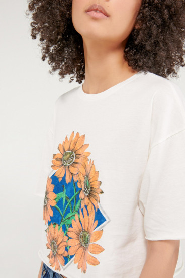 Camiseta manga corta con estampado en frente.