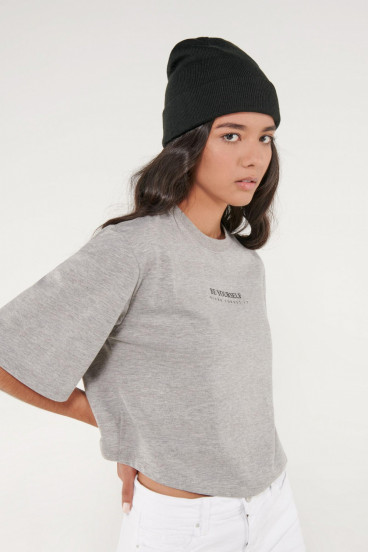 Camiseta cuello redondo, manga corta con estampado loungewear.