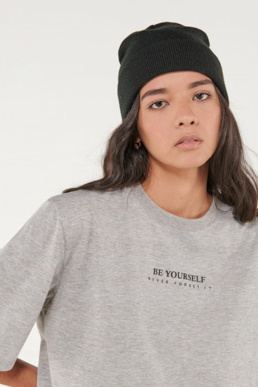 Camiseta cuello redondo, manga corta con estampado loungewear.